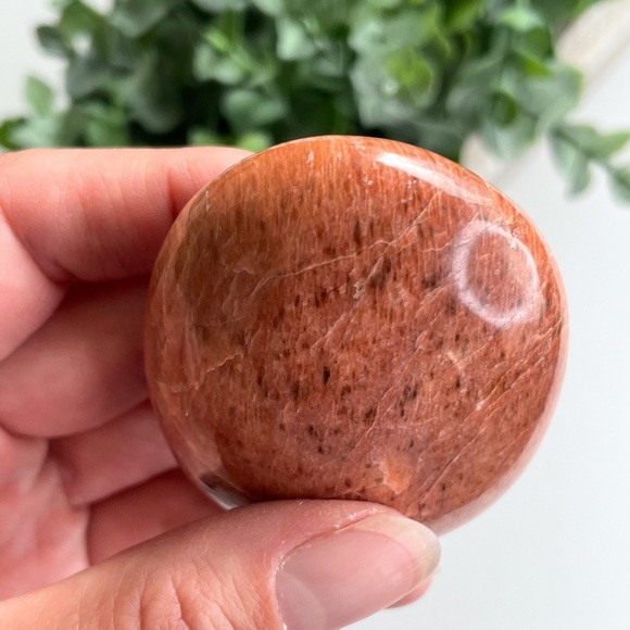 AA Grade Peach Moonstone Meditation Palm Stone - Picture 6 of 14